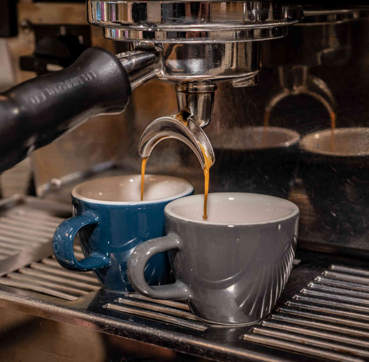 
                  
                    Specialty Coffee Espresso: Die Kunst der perfekten Zubereitung eines exquisiten Espresso. Genieße das volle Aroma und die Qualität
                  
                
